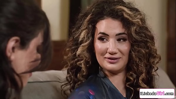 Voluptuous Sapphic Seductress Dominates Curvy Arab Delivery Team With Intimate Facesitting
