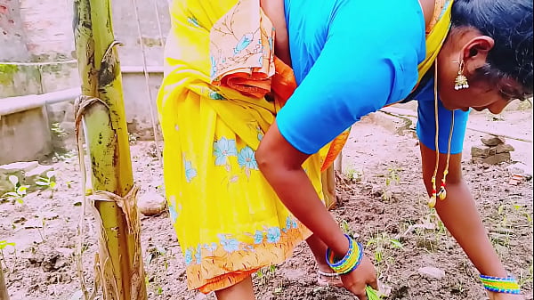 Sizzling Village Auntie Seduces Landlord With Steamy Telugu Whispers.
