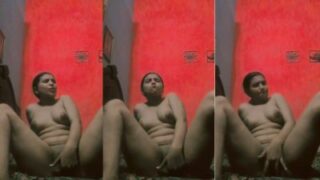 Bare Pakistani Beauty Plunges Deep Into Her Dripping Tightness