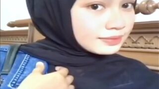 Sizzling Muslim Maidens: A Collection Of Voluptuous Curves And Sensual Moves