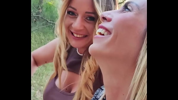 Petite Coquine Et Sa Copine S’offrent Un Joggeur En Plein Running