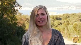 Chloé, La Blonde Incendiaire, Réclame Une Baise Sauvage Et Sans Limites !