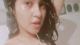 Sultry Indian Teen’s Steamy Bathroom Selfie Exposed