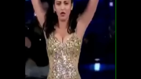 Shruthi Hassan’s Seductive Busty Dance Performance In Tamil Gilma Videos