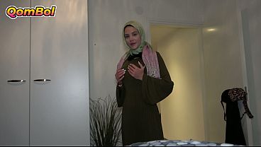 Hijab-clad Stepsister Craves A Secret Tryst Before The Parents Return