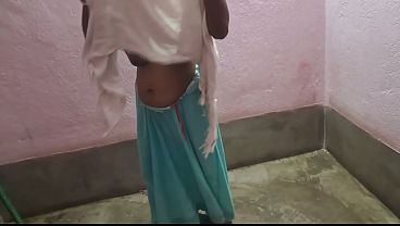 Desi Ki Nayi Sexy Babe, Apna Lamba Kela Choosne Wali Masti Bhari Harkat