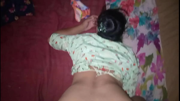 Desi Girlfriend Ki Chikni Lachakti Raat, Jism Ki Garmi Mein Doob Ke Pel Diya