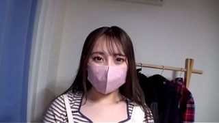 【素人娘が顔出しで大胆フェラ】