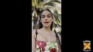 Chloé, La Brune En Chaleur, Réclame Une Baise Sauvage Et Sans Limites