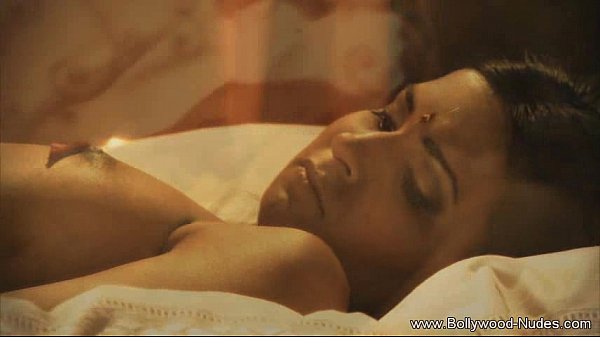 Sizzling Desi Temptress Dances With Seductive Glow