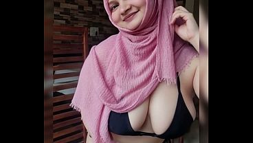 Hijabi Booty Bounce Bonanza