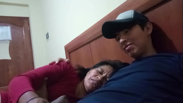 Mi Ardiente Suegra Insaciable: Me Exige Todo El Día Entre Las Sábanas