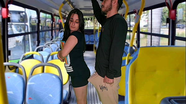 Estudante Sendo Esfregada E Apertada No Busão Lotado, Tesão No Meio Da Galera!