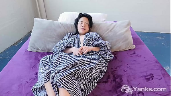 Amateur Asian Beauty Pleasures Herself For The Camera