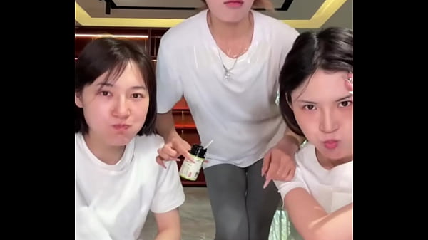 Thân Hình Nhỏ Nhắn Quyến Rũ Tại Trung Hoa