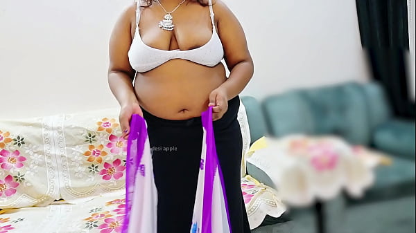 Sensuous Sari-clad Indian Bhabhi