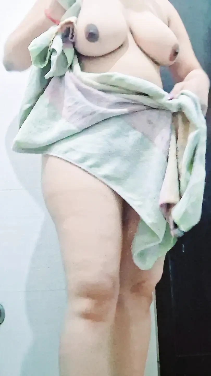 Pakistani Girl Found On Live Cam In Bathroom