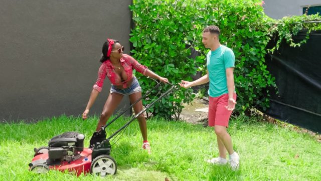 Helping My Horny Milf Neighbor With Naomi Foxxx And Johnny Love – Realitykings
