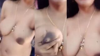 Watch This Hot Telugu Video Of A Sexy Lady Teasing With Her Soft, Bare Boobs