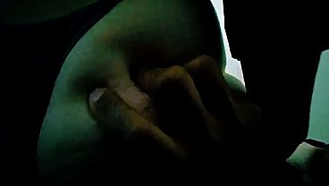 Mi Hermanastra Está Bien Cachonda Y Me Suplica Que Le Eche Una Mano Bien Caliente.