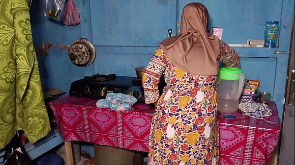 Ngentot Istri Temen Ku Yang Lagi Masak Sambil Ditekuk Dari Belakang.