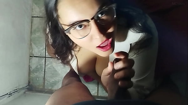 Nerd Vagabunda De Boca Arrombada Levando Porra Na Cara