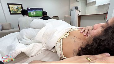 Casada Tesuda, Com A Buceta Peluda, No Meio De Um Ménage Com O Marido Corno E O Amigo