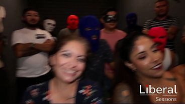 Mega Orgía Con Chicas Sexys, Se Las Llenan De Verga Y Leche Bien Caliente