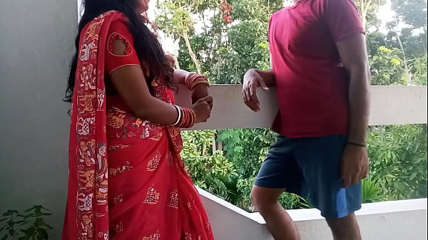 पड़ोसन आंटी को घोड़ी बना के ऐसे चोदा कि उनकी चूत की फाँकें गीली हो गई