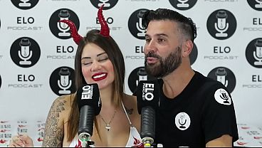 Sara Blonde Me Llena La Boca Con Su Saliva Caliente, Provocando Un Gemido.