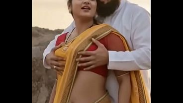 Desi Bhabhi Ki Saree Utar Ke Chuchiyo Ko Dabake Pyaar Kiya