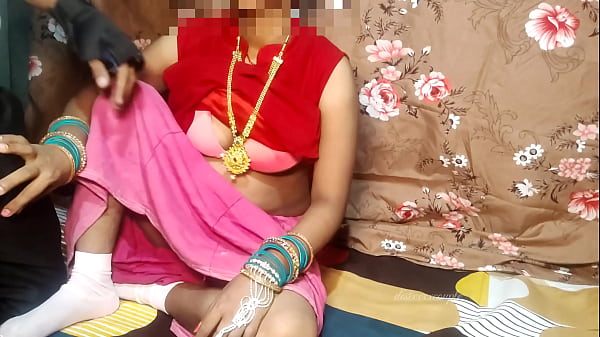 देसी पति और बीवी का असली लाल कपड़ा, गर्म और भड़कीला हिंदी सीन