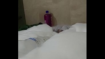 Cyno’s Slick, Wet Solo Pleasure In The Bath