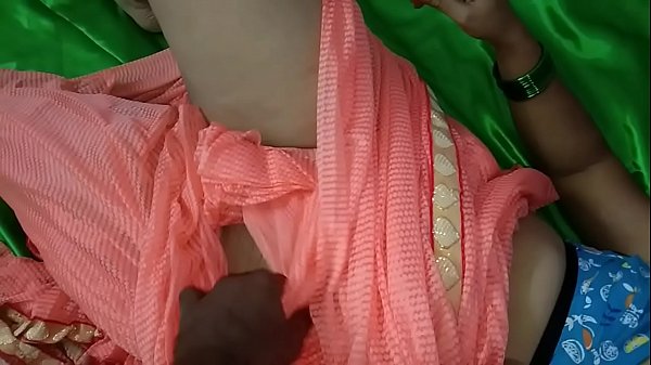 देसी सविता को जोरशोर से चुदवाते हुए