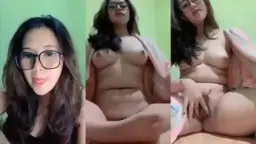 Si Cantik Renata Pamer Tubuh Mulus, Live Bikin Klepek-klepek