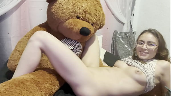 Mexicana Rosa Se La Jala Bien Rico Con Su Oso Y Sus Dildos…