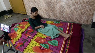 अकेली जवान सौतेली बहन ने सौतेले भाई को बुलाकर अपनी चूत की प्यास बुझवाई