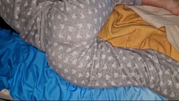 Encuentro A La Novia De Mi Hermano Dormida En Mi Cama, La Despierto Follándola Bien Rico Y Termino Dejándole El Culo Chorreando De Leche Sin Protección