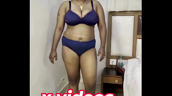 Black Bra Bhabhi Showing Off Her Big, Juicy Tits