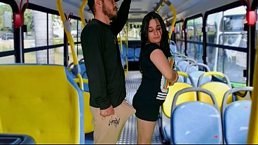 Mostrei Meu Pau Pra Uma Estudante No Busão Lotado, Todo Mundo Viu!