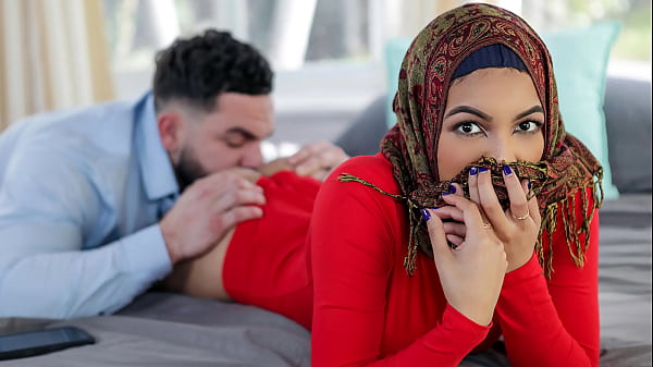 Stepbro’s Gonna Show His Hijabi Stepsis A Few Dirty Lessons Before She Walks Down The Aisle – Hijablust