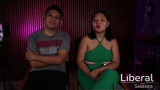 Jugando Con Su Esposa, Provocando Al Cornudo Mientras él Mira