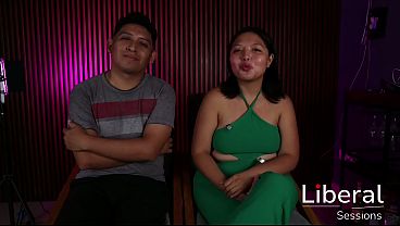 Jugando Con Su Esposa, Provocando Al Cornudo Mientras él Mira