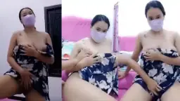 Mahmud Sange Berat, Tangan Nggak Berhenti Remas-remas Toket Sama Mainin Memek.