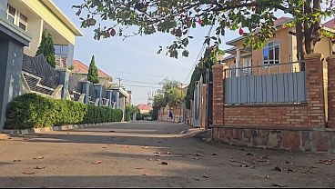 Arabian Mom Gets Off Outside Her House Right By The Road