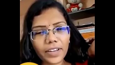 Tamil Aunty’s Juicy Curves In A Tight Saree, Ready For Some Naughty Fun